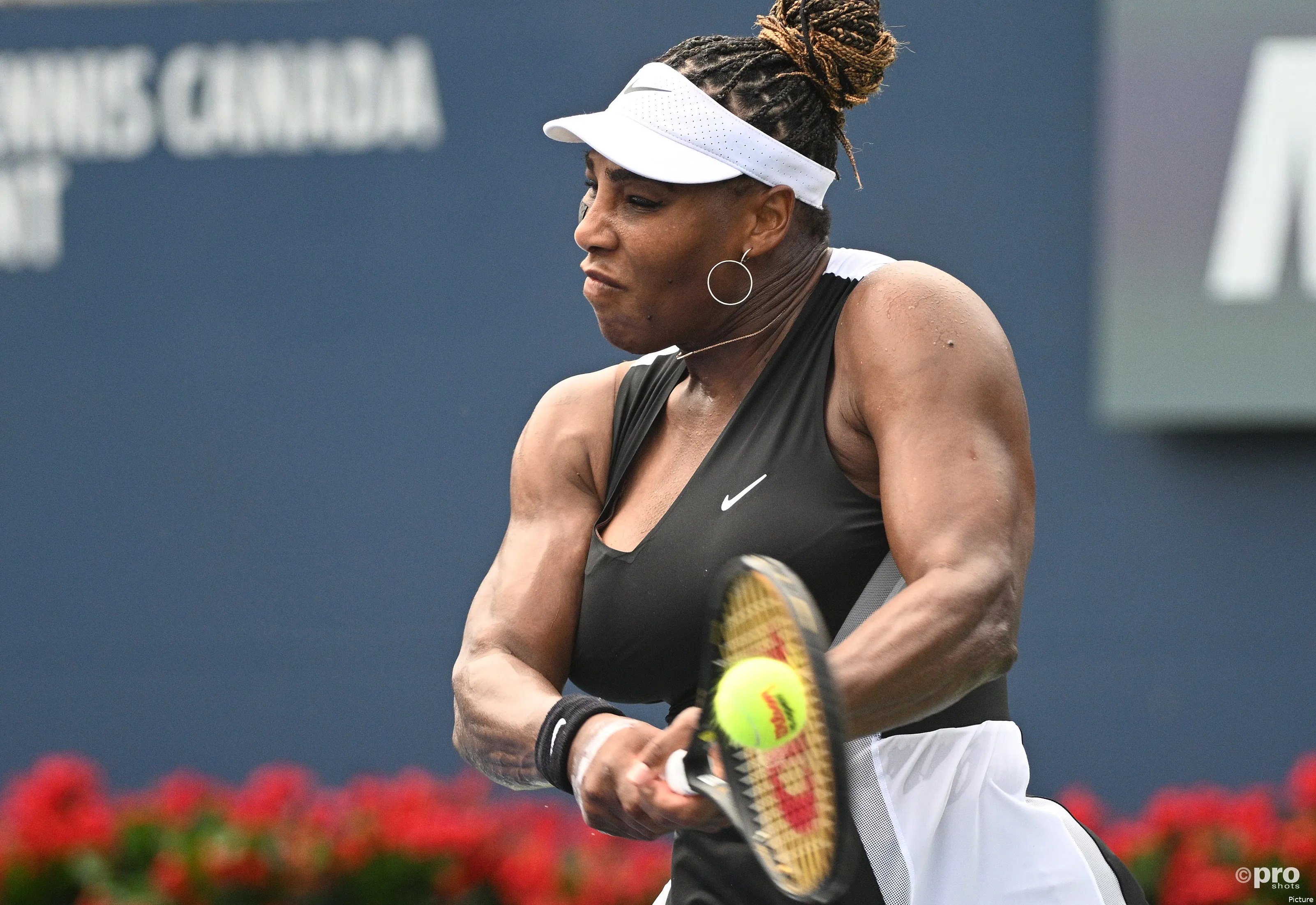 "When the arms and beauty are both a flex" Serena Williams flexes
